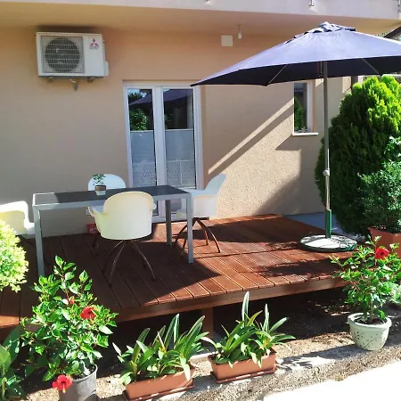 Apartment With A Parking Space Seget Donji, - 11524 *